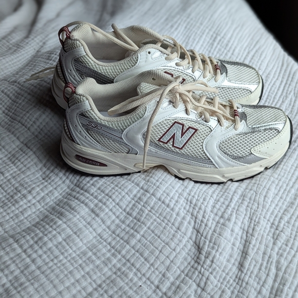 New Balance 530 - Picture 2 of 4